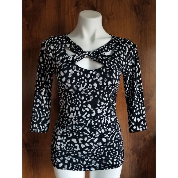 💚5/$25💚Jennifer Lopez Cut Out Blouse Top - Picture 1 of 7